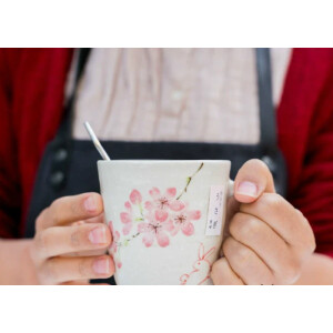 Taza de cerámica estilo mino-yaki con asa