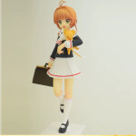 Figura Sakura Cardcaptor uniforme de Tomoeda sonriendo