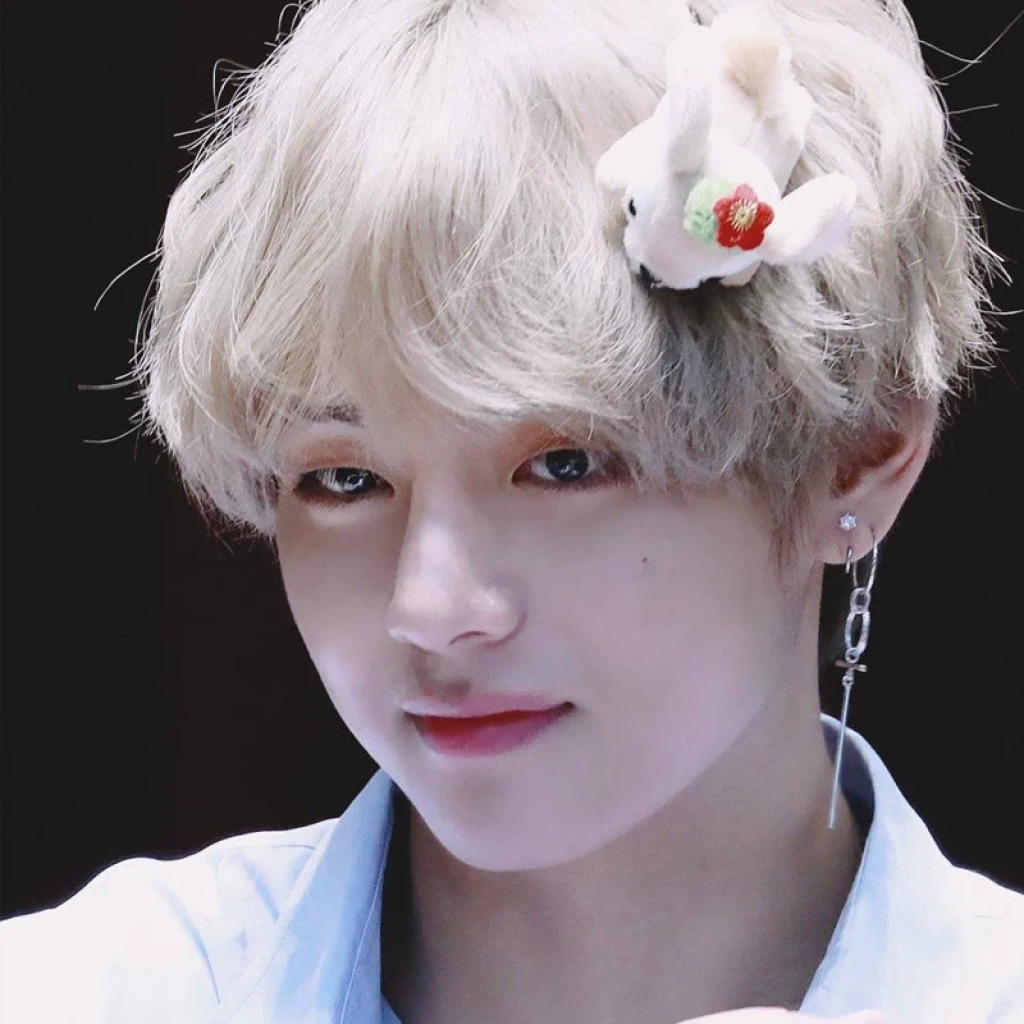 Pendiente de aro largo inspirado en V de BTS 4