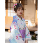 Yukata azul y blanco con estampado floral - ropa tradicional japonesa Yukata azul y blanco con estampado floral - ropa tradicional japonesa