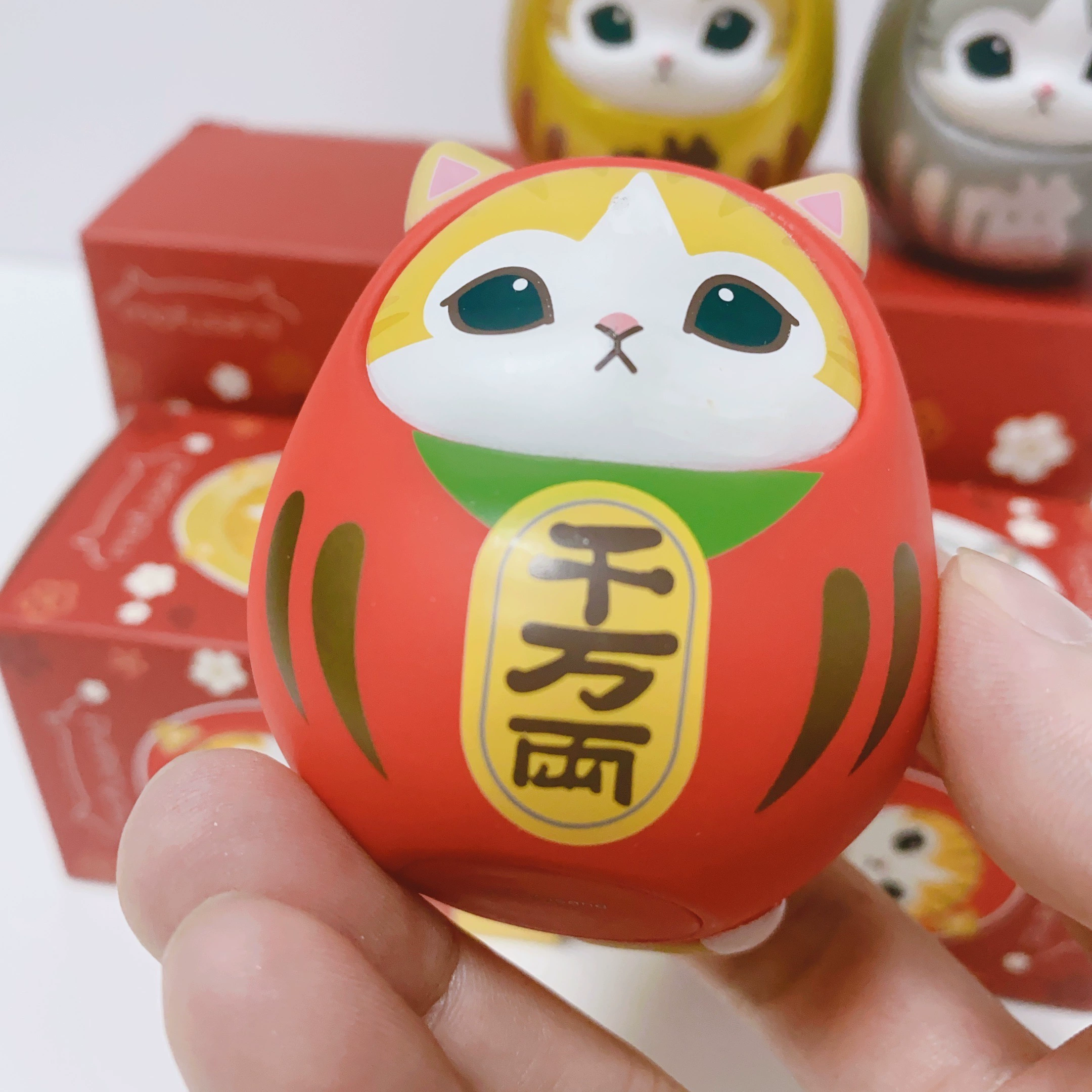 Set de 3 gatitos de la suerte con forma de daruma mofusand Frikimall 3