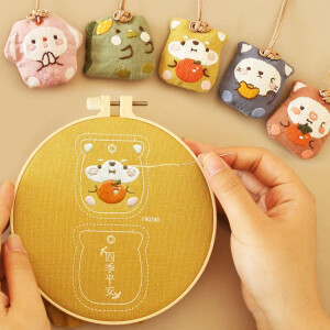 Amuleto de animales bordado a mano - Kit Honey DIY