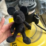 Termo correa negra peluche Mickey Mouse Miniso