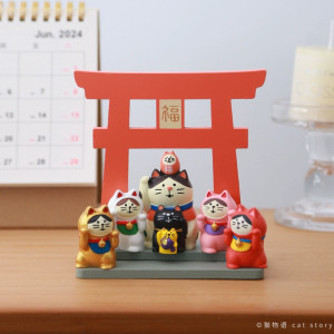 Set gatos de la suerte japonés de porcelana con toori rojo - neko en Japón